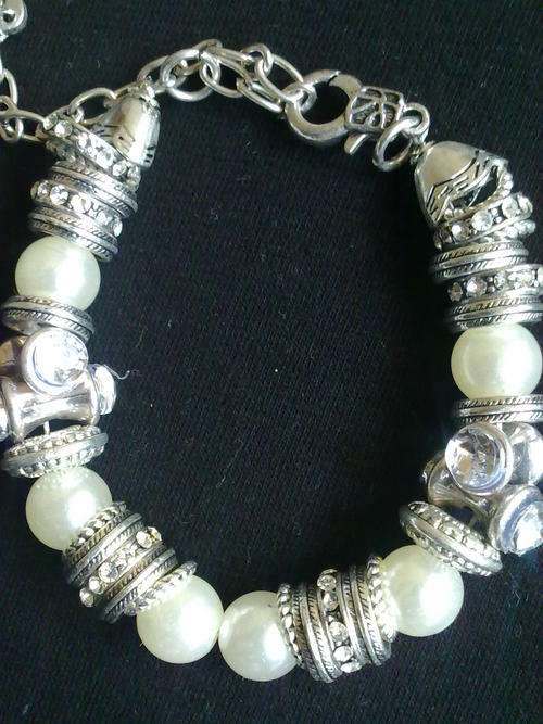 STUNNING TIBETAN SILVER PEARLY BRACELET