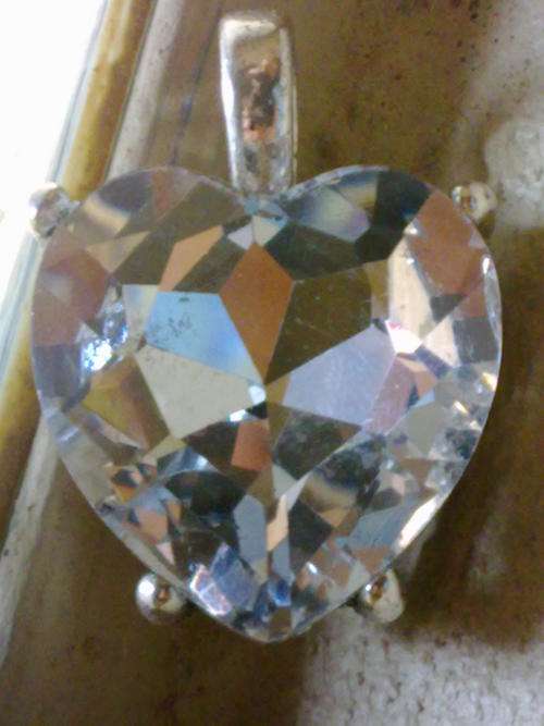 NEW!!!  STUNNING TIBETAN SILVER CRYSTAL HEART PENDANT