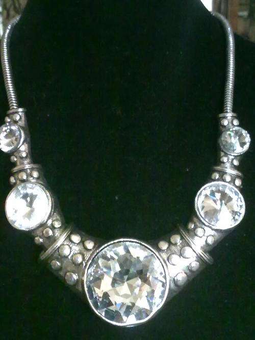 GORGEOUS!! TIBETAN SILVER LARGE DIAMANATE CHUNKY NECKLACE