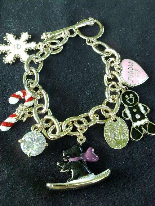 GORGEOUS CHRISTMAS JUICY CHARM BRACELET