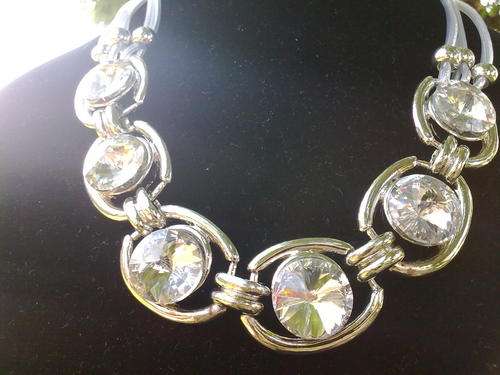 STUNNING SILVER  CRYSTAL DIAMANTE NECKLACE