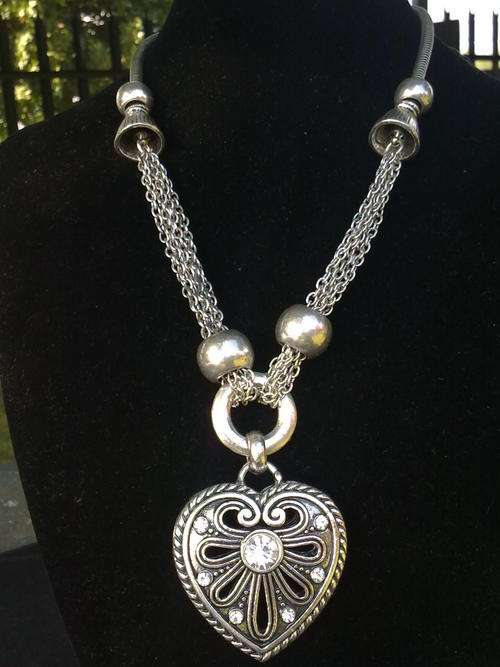 *R220* 2010 HADASSAH COLLECTION!!STUNNING TIBETAN SILVER  MULTI CHAIN HEART PENDANT NECKLACE