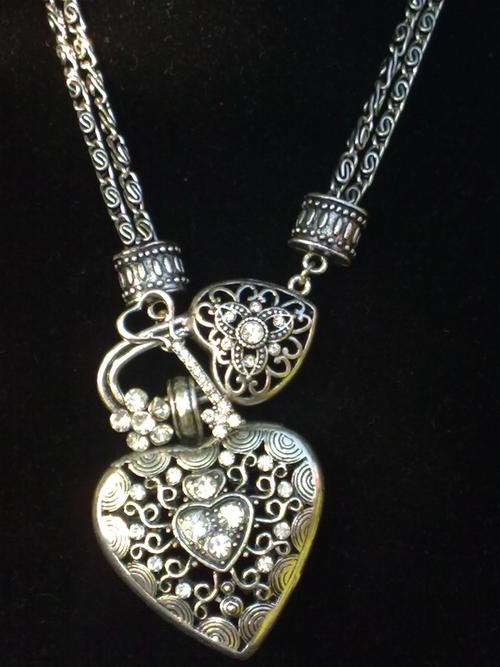 LAST ONE!!*R220* 2010 HADASSAH COLLECTION!!TIBETAN SILVER  HEART PENDANT KEY LOCK T/O LINK NECKLACE