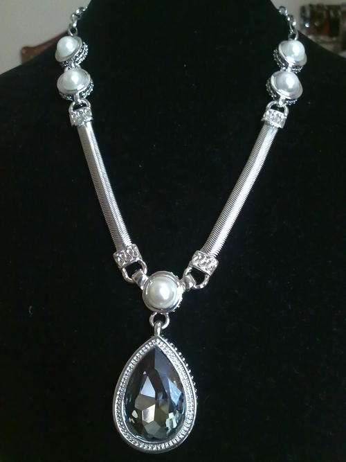 *R180* 2010 HADASSAH COLLECTION!!GORGEOUS!! TIBETAN SILVER TEARDROP CHARCOAL PENDANT PEARLY NECKLACE
