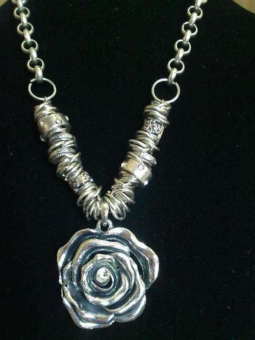 *R190* 2010 HADASSAH COLLECTION!!STUNNING!!! NEW TIBETAN SILVER MARGASITE LOOK ROSE NECKLACE
