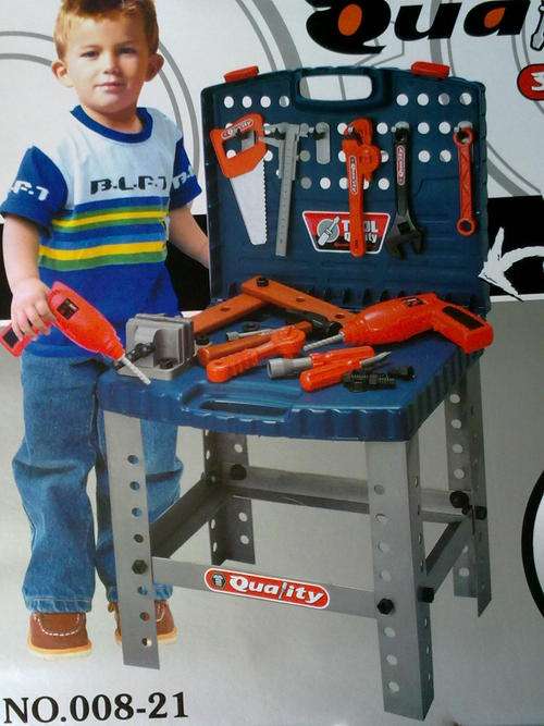 VERY LAST ONE!! CHRISTMAS!!! AS SEEN IN TOYSHOPS. GIGANTIC TOOLSET & BENCH