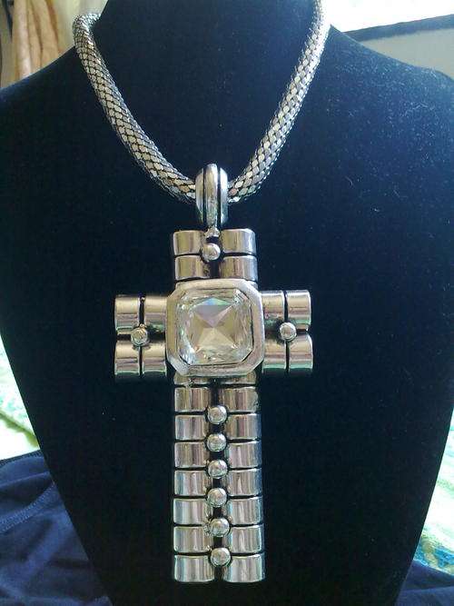 *R220* 2010 HADASSAH COLLECTION!! TIBETAN SILVER CROSS, SNAKE NECKLACE