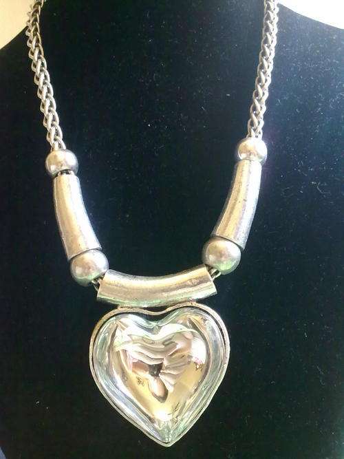 *R220* 2010 HADASSAH COLLECTION!!STUNNING TIBETAN SILVER CRYSTAL HEART PENDANT NECKLACE