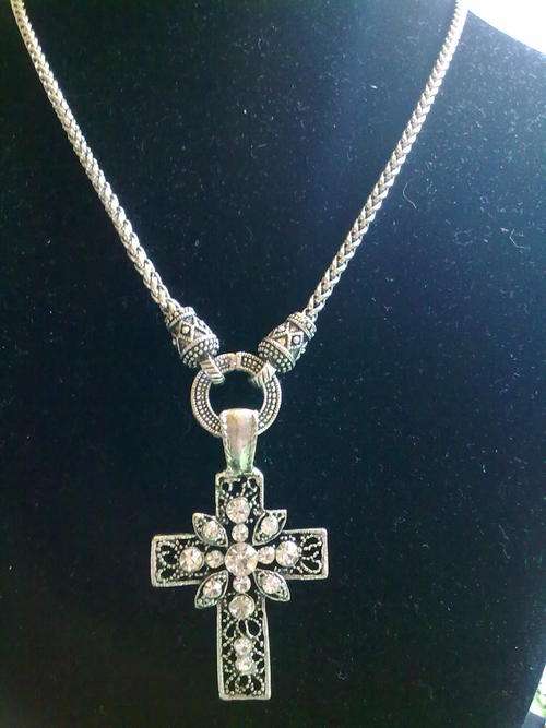 *R180* 2010 HADASSAH COLLECTION!!STUNNING TIBETAN SILVER  MARCAZITE LOOK CROSS NECKLACE
