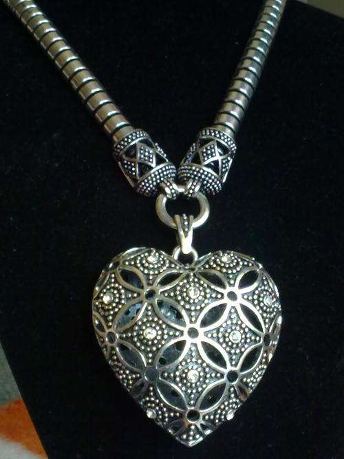*R280* 2010 HADASSAH COLLECTION!!STUNNING TIBETAN SILVER  LARGE FILIGREE HEART PENDANT NECKLACE