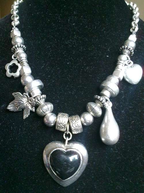 *R170* 2010 HADASSAH COLLECTION!!GORGEOUS!! TIBETAN SILVER BLACK HEART NECKLACE