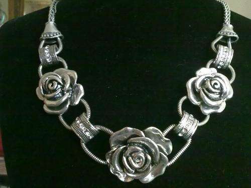 *R220* EXCLUSIVELY FROM 2010 HADASSAH COLLECTION  STUNNING TIBETAN SILVER 3 ROSES NECKLACE