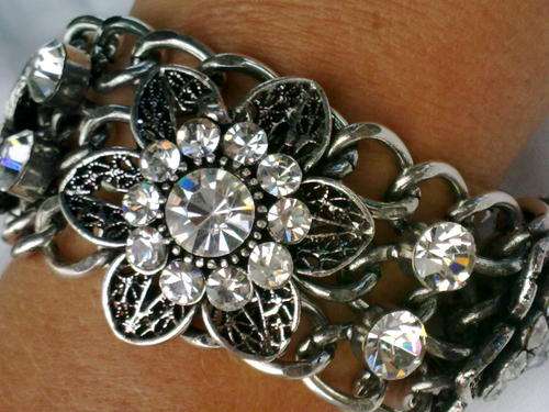 EXQUISITE TIBETAN SILVER 3 FLOWERS BRACELET