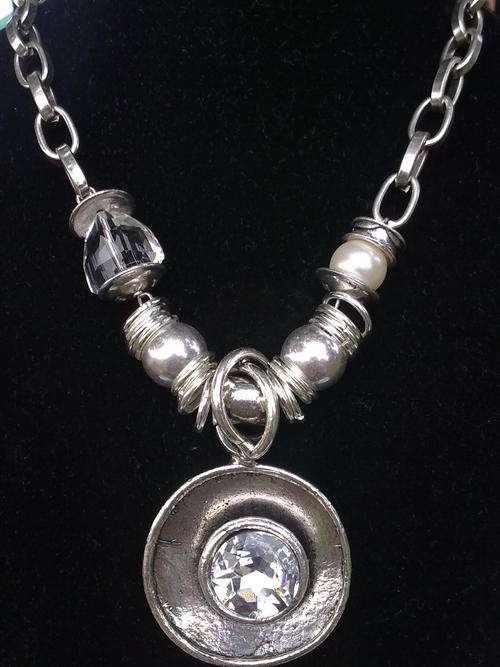 2011 HADASSAH COLLECTION!!STUNNING TIBETAN SILVER  CIRCLE PENDANT DIAMANTE NECKLACE