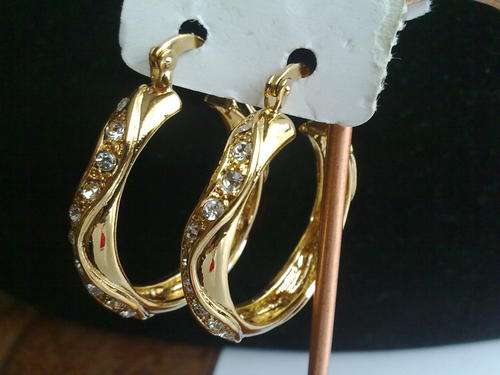 2 YEAR GUARANTEE!! NEW!! GOLD DIAMANTE HOOP EARRINGS