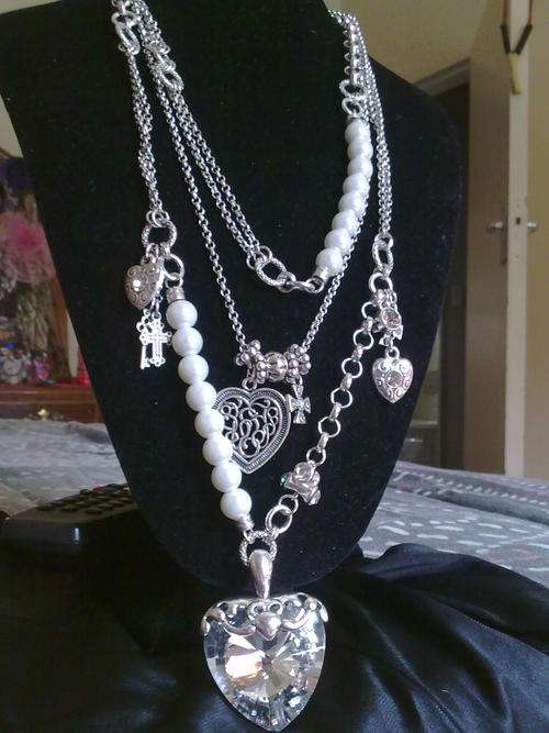 2011 HADASSAH COLLECTION!!STUNNING TIBETAN SILVER CRYSTAL HEART MULTI STRAND LONG PEARLY NECKLACE