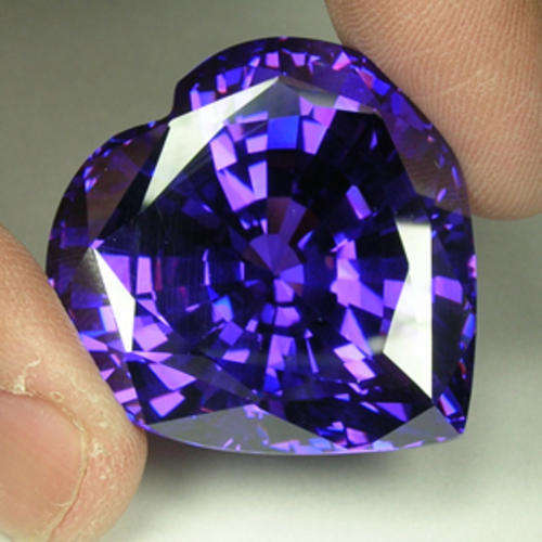 221 CT BIG HEART VIOLET SAPPHIRE LAB GEM