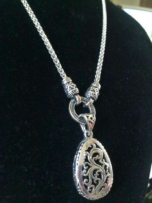 STUNNING TIBETAN SILVER  ANTIQUE LOOK OVAL PENDANT NECKLACE