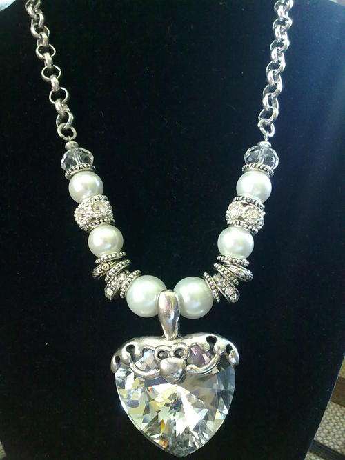 STUNNING!!! CRYSTAL HEART TIBETAN SILVER PEARLY NECKLACE