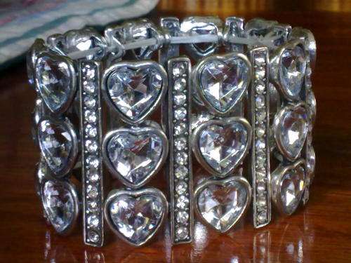 STUNNING TIBETAN SILVER CRYSTAL HEARTS STRETCHY CUFF BRACELET