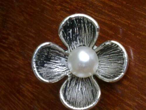FLOWER  PEARLY BEAD CHARM