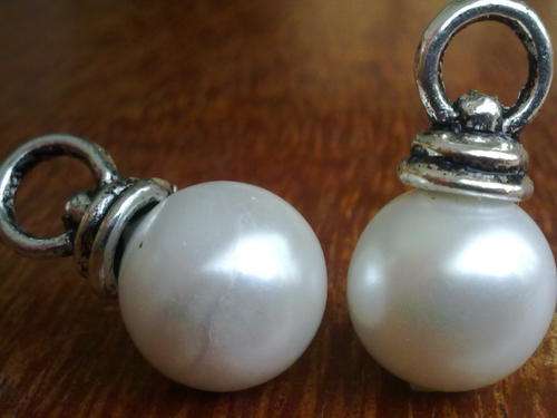 PEARLY BEAD CHARM