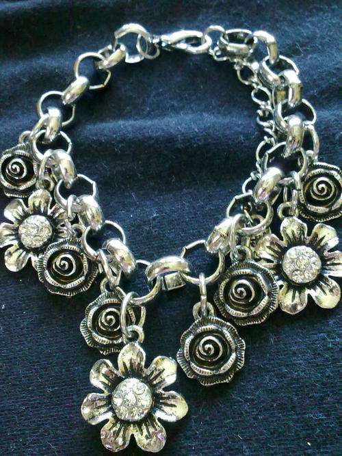 EXCLUSIVELY FROM 2011 HADASSAH COLLECTION TIBETAN SILVER PINK STONE ROLO FLOWERS BRACELET