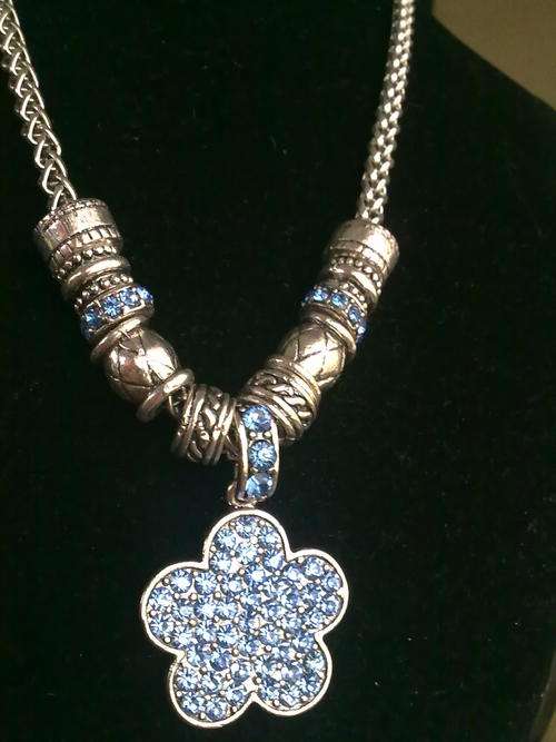 *R220* 2011 HADASSAH COLLECTION!! TIBETAN SILVER AUSTRIAN CRYSTALS BLUE NECKLACE