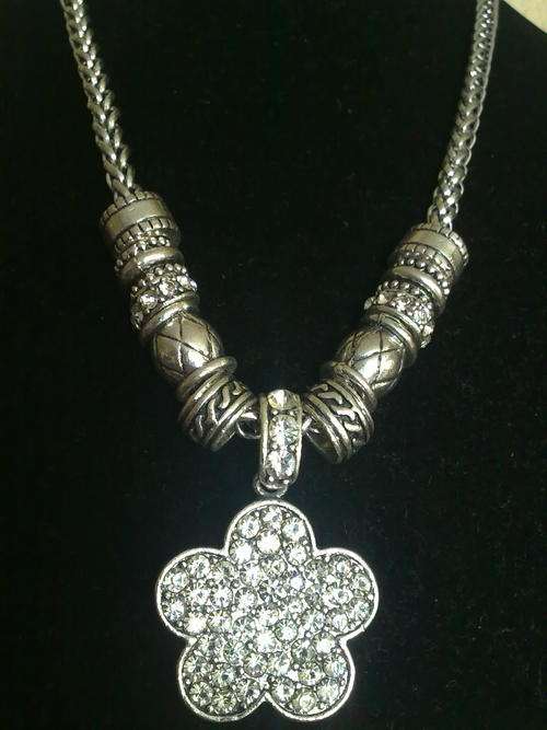 *R220* 2011 HADASSAH COLLECTION!! TIBETAN SILVER DIAMANTE  AUSTRIAN CRYSTALS NECKLACE