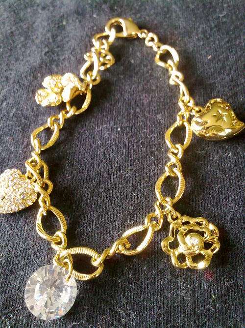GORGEOUS GOLD CHARM BRACELET