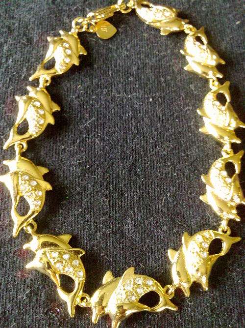 2 YEAR GUARANTEE!!GORGEOUS GOLD DOLPHIN DIAMANTE BRACELET 16 mm