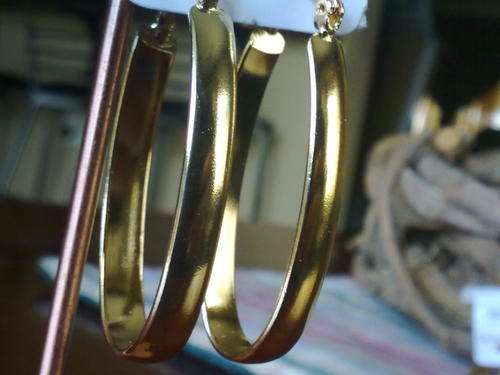 2 YEAR GUARANTEE!! NEW!! GOLD OVAL HOOP EARRINGS