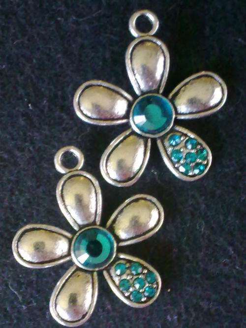 TIBETAN SILVER TURQUOISE FLOWER CHARM/PENDANT