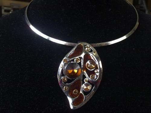 STUNNING LEAF SHAPED BROWN STONES TIBETAN SILVER PENDANT ON CHOKER