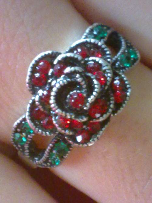 TIBETAN SILVER RUBY RED& EMERALD GREEN RHINESTONE MARCAZITE LOOK RING