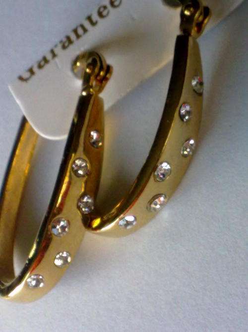 2 YEAR GUARANTEE!! NEW!! GOLD DIAMANTE HOOP EARRINGS