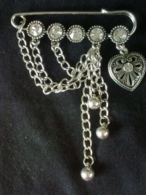 GORGEOUS MULTI CHAIN DIAMANTE PIN BROOCH