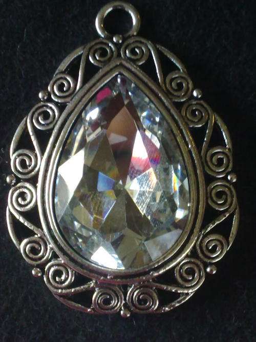 STUNNING TIBETAN SILVER CRYSTAL CLEAR PENDANT