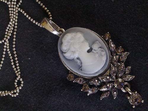 CHARCOAL RHINESTONES GREY CAMEO LONG NECKLACE