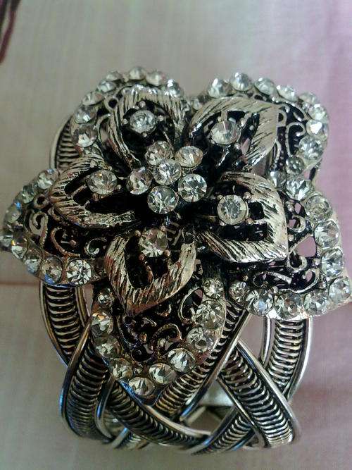 LAST ONE!!STUNNING TIBETAN SILVER CRYSTAL FLOWER CUFF BANGLE