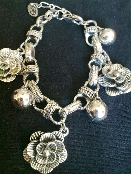 STUNNING TIBETAN SILVER  ANTIQUE LOOK FLOWER/BALL BRACELET