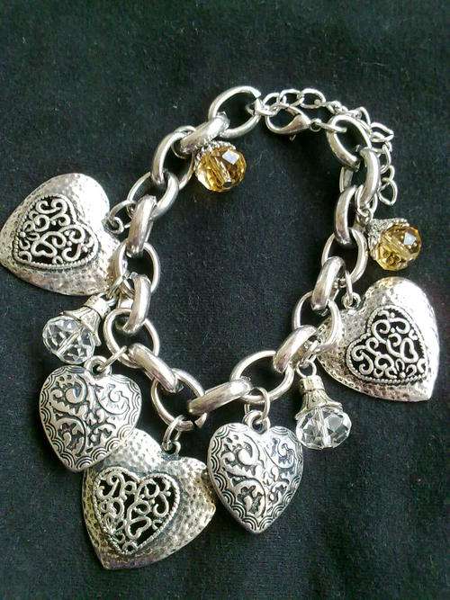 LAST ONE!!STUNNING TIBETAN SILVER MUTLI HEART AUSTRIAN CRYSTAL BRACELET
