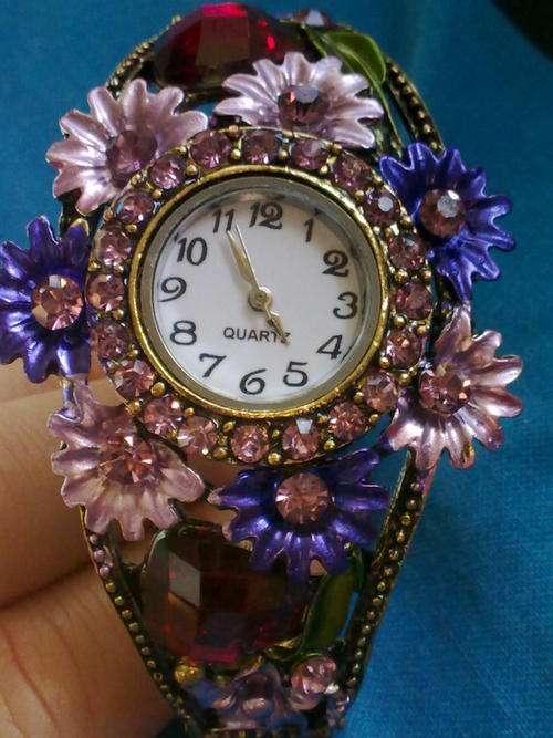 GORGEOUS LILAC,PURPLE FLOWERS & RED HEARTS QUARTZ WATCH