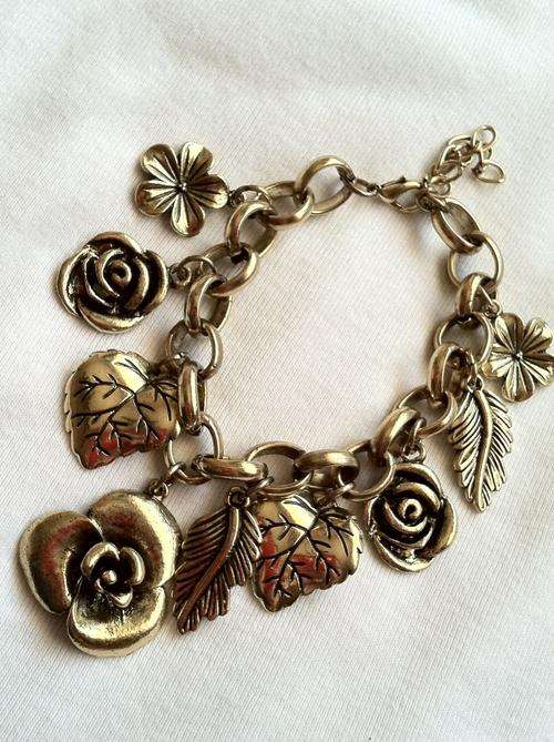 STUNNING TIBETAN SILVER GOLD TONE ROSES BRACELET