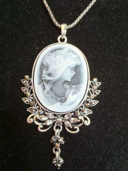 LAST ONE!!CHARCOAL RHINESTONES GREY CAMEO LONG NECKLACE