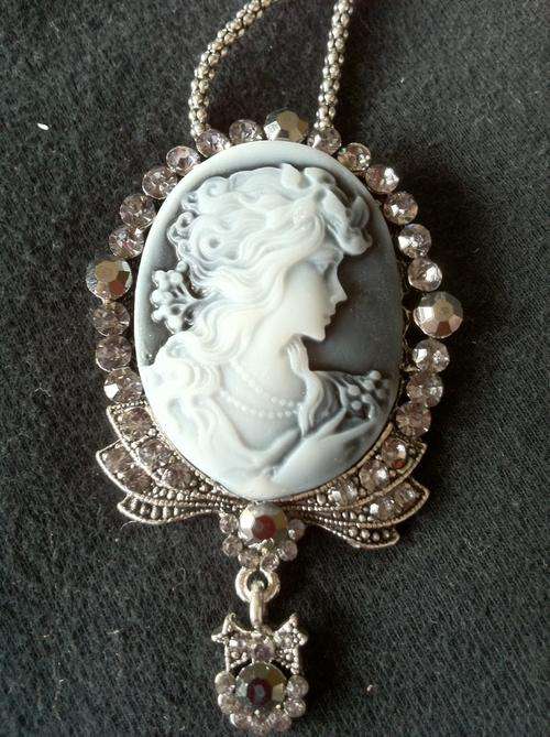 NEW!!CHARCOAL RHINESTONES GREY CAMEO LONG NECKLACE