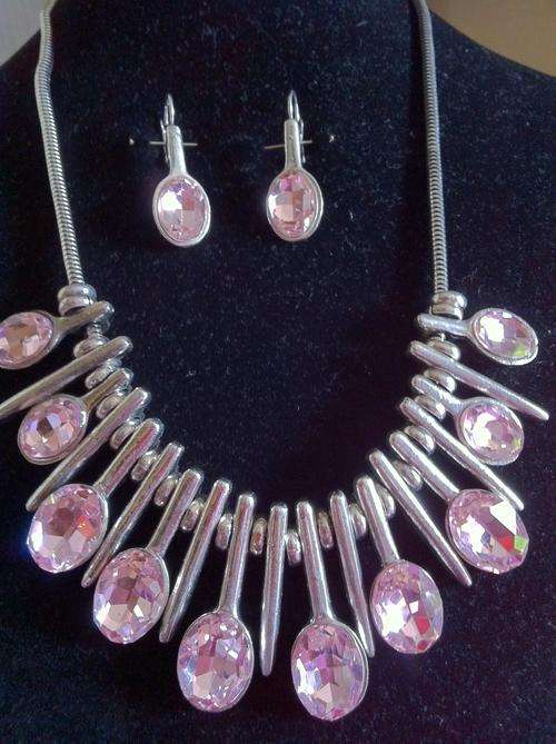 ONE ONLY!!GORGEOUS PINK CRYSTALS NECKLACE, EARRINGS SET