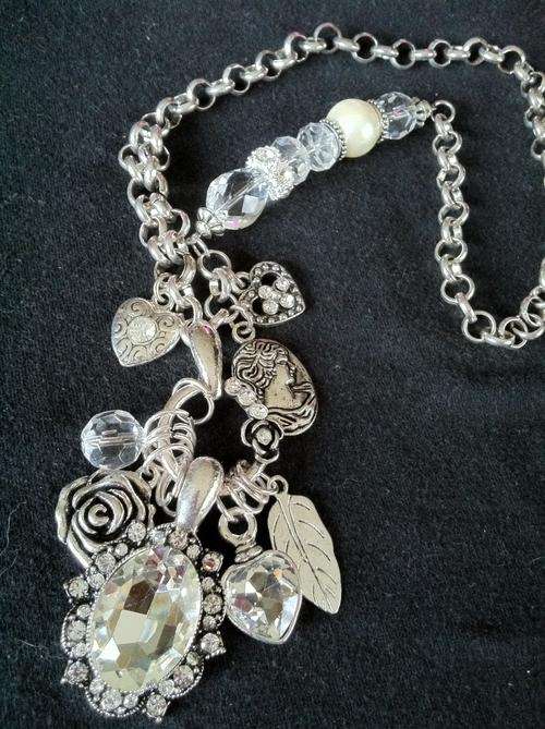 STUNNING TIBETAN SILVER  CLEAR STONE OVAL PENDANT MULTI CHARMS NECKLACE