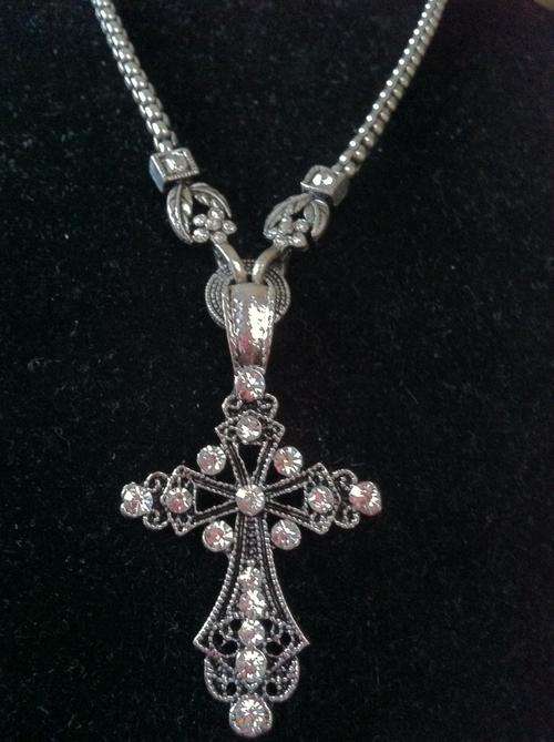 STUNNING TIBETAN SILVER  FANCY DIAMANTE OXIDISED CROSS BOX NECKLACE