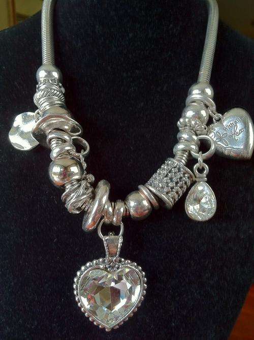 STUNNING TIBETAN SILVER  CHUNKY CRYSTAL HEART MULTI CHARMS NECKLACE